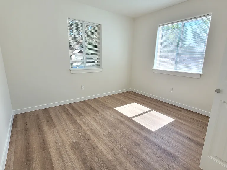 1927 W Yale Ct — Photo 11