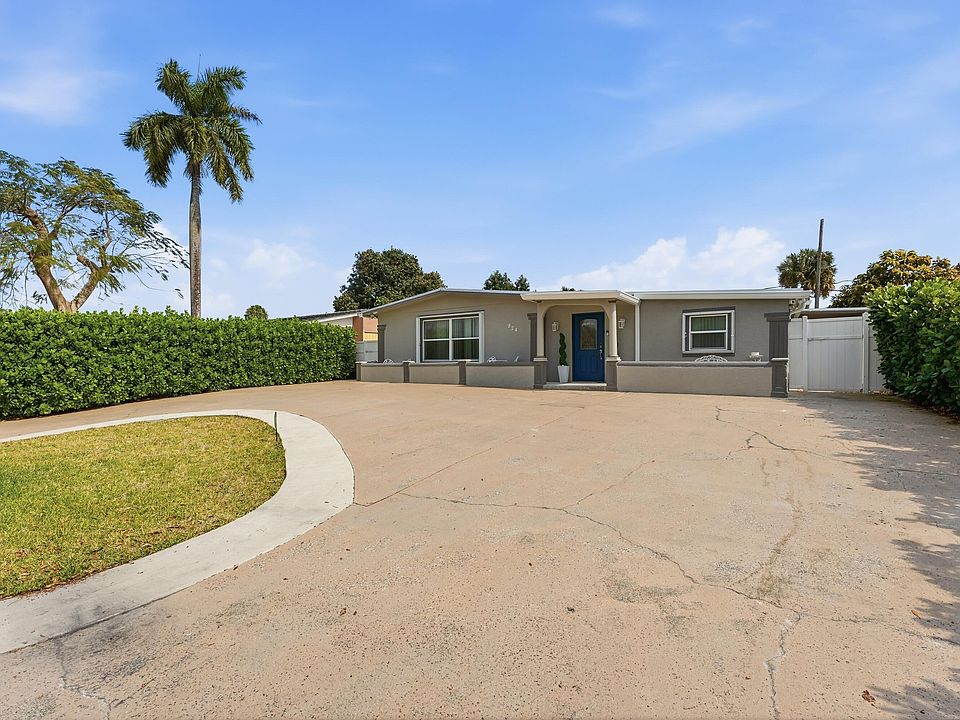1st image of 924 Sarazen Drive