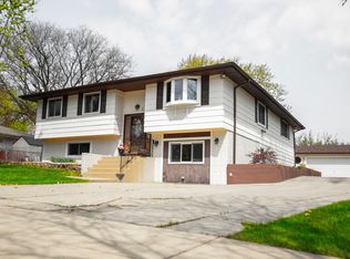 1500 W Wise Rd, Schaumburg, IL 60193