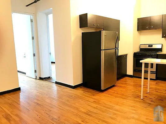 Rented by Skyline Group Real Estate | media 10