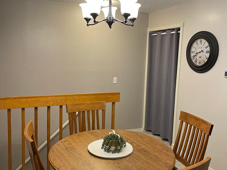2137 Troy Ct — Photo 9