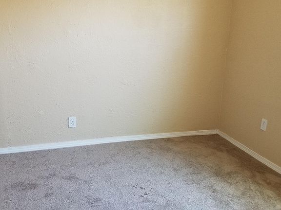 4th image of 663 Mauer Dr
