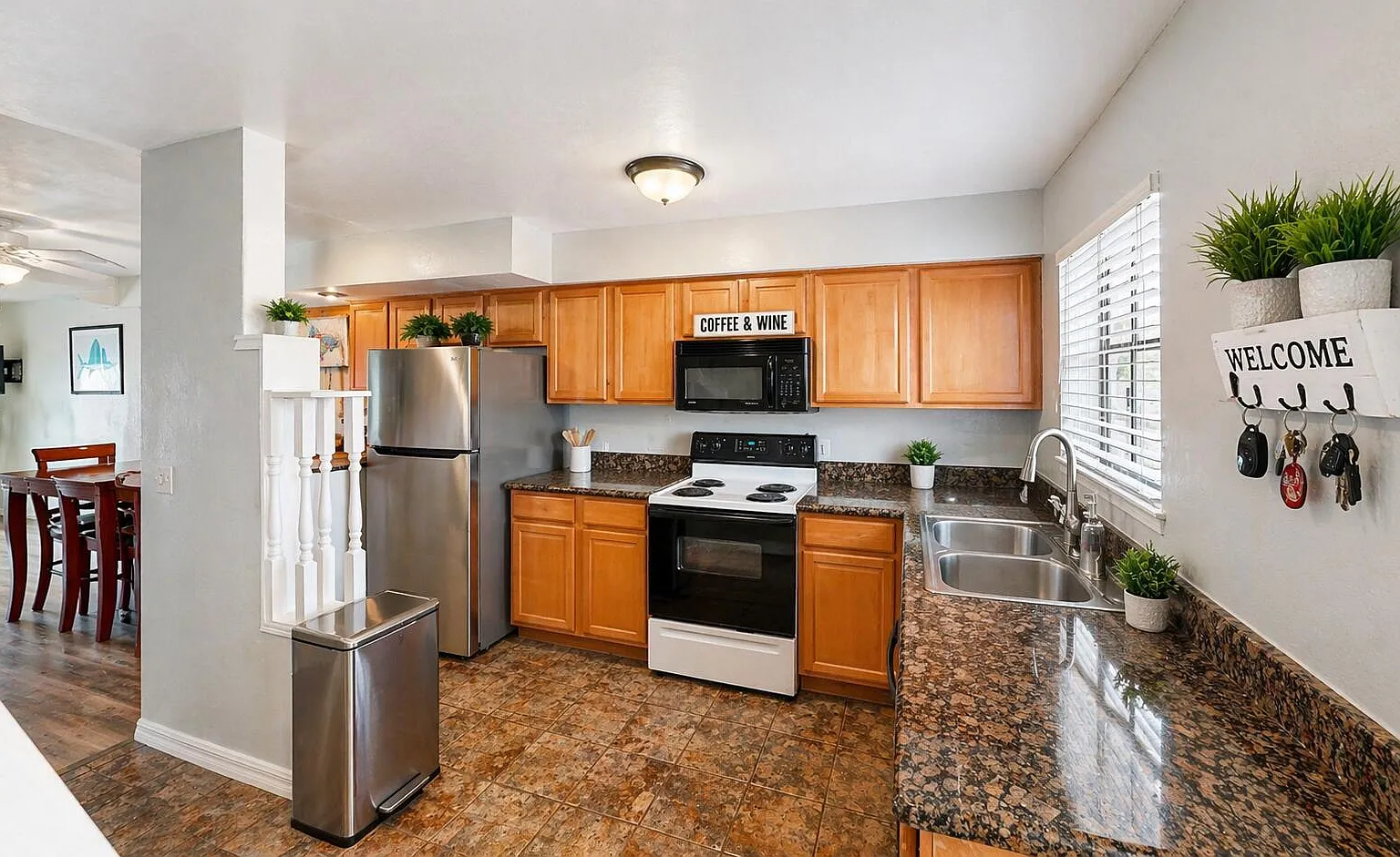 2 bed, 1.5 bath, 1079 sqft, $1,850 — Photo 2