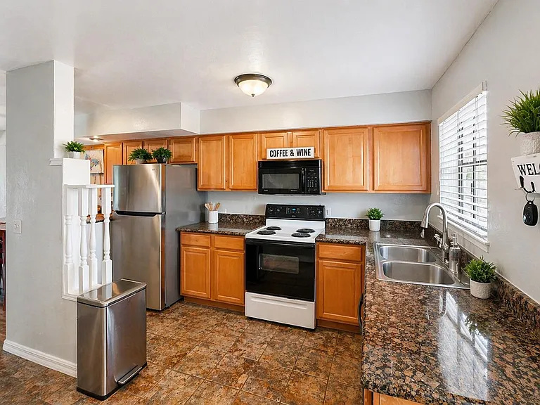 1300 Seaway Dr #D-13 — Photo 2