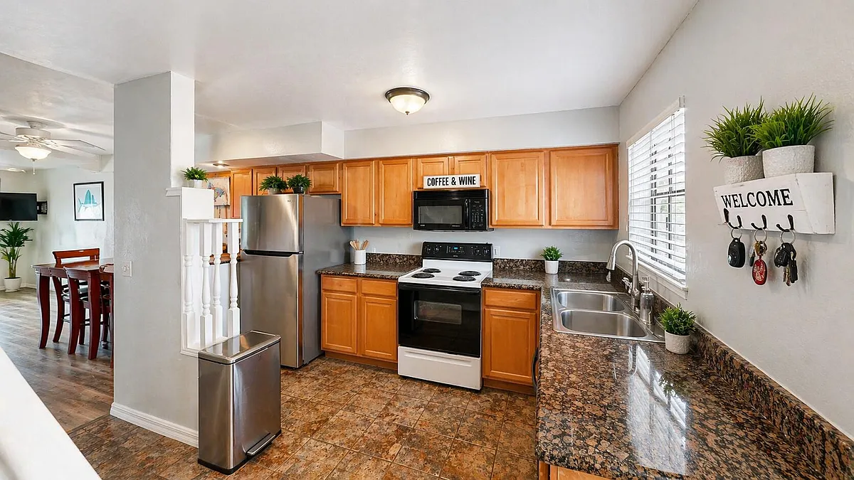 Building Photo - 1300 Seaway Dr #D-13