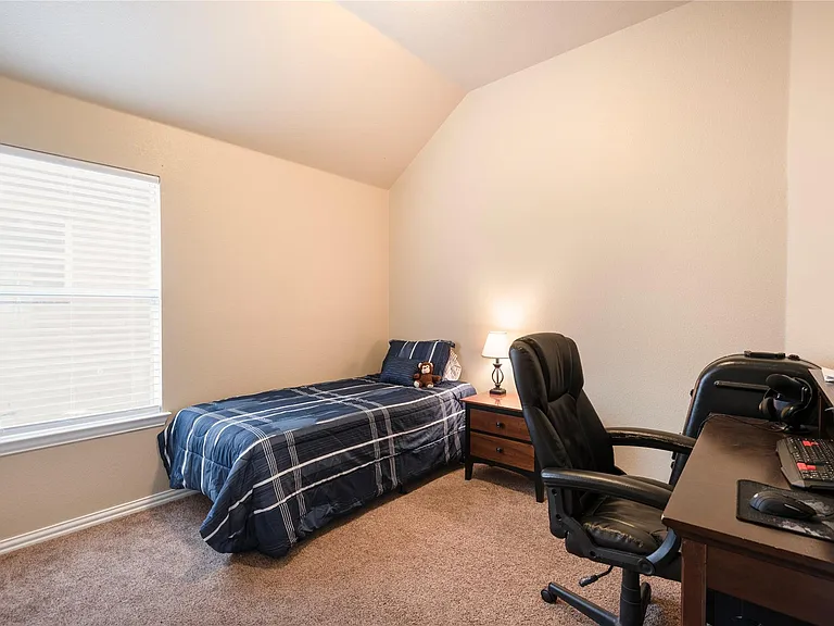 1010 Churchill Dr — Photo 15
