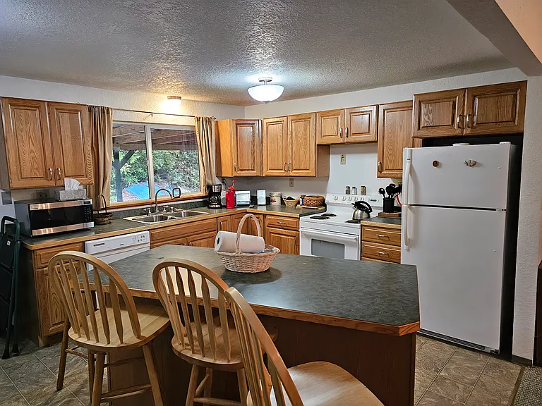 10027 Yaquina Bay Rd — Photo 33