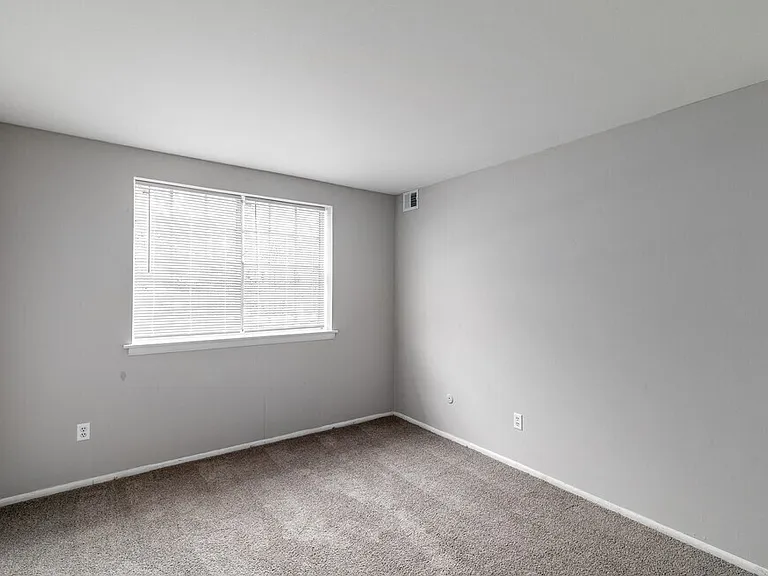 Pebble Hill Apartments — Photo 4