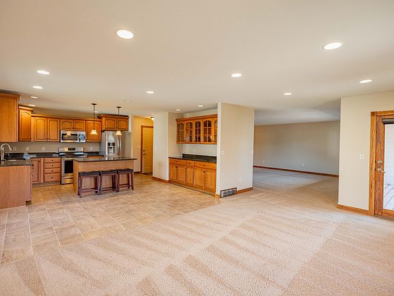 4th image of 1415 Birchwood Ln