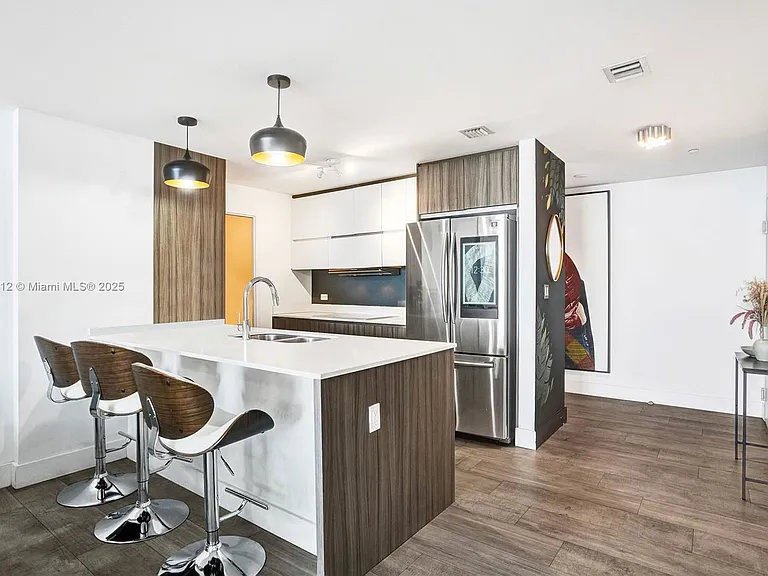 600 NE 27th St #1502 — Photo 3