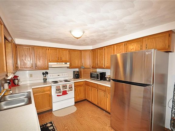 5th image of 910 Manchester Dr