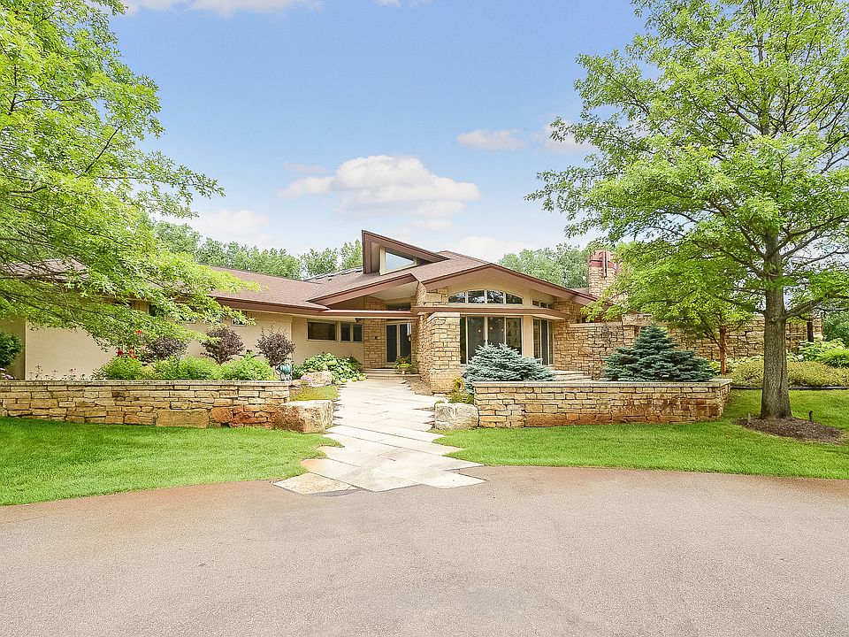 1st image of 5 Grieve Glen Ln