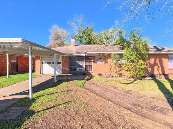 1504 Colby Dr, Baytown, TX 77520