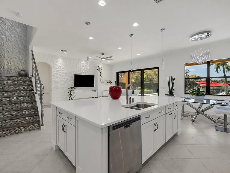 8256 Bradford Way — Photo 15