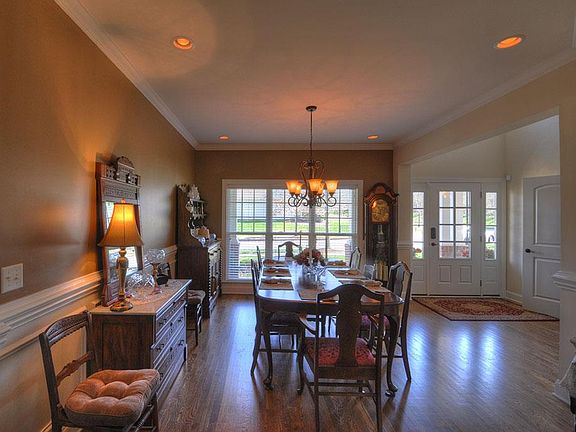 3rd image of 599 Marigold Dr