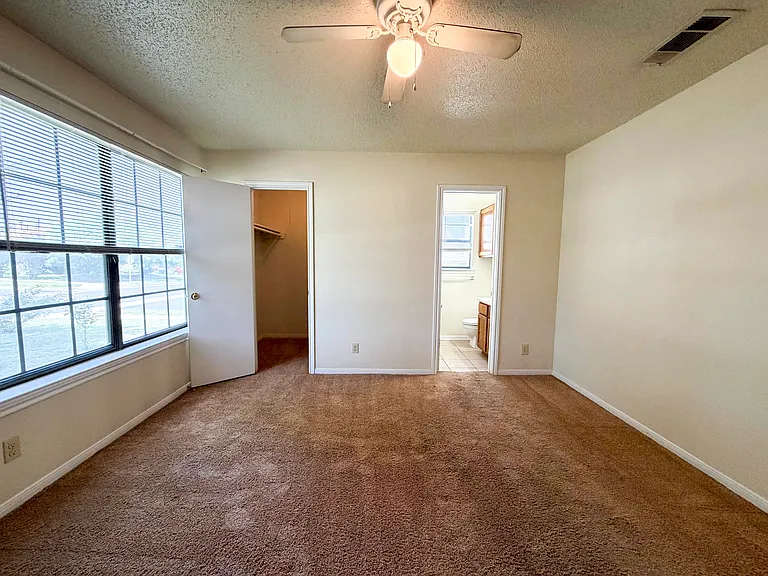2607 Bluebonnet Dr — Photo 11