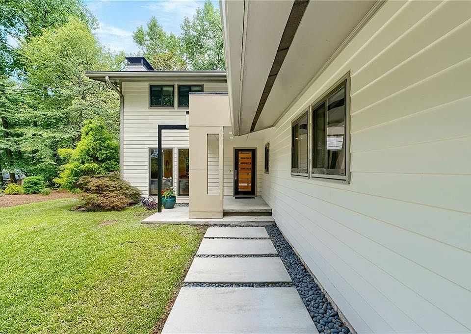 1st image of 2668 Lake Rd