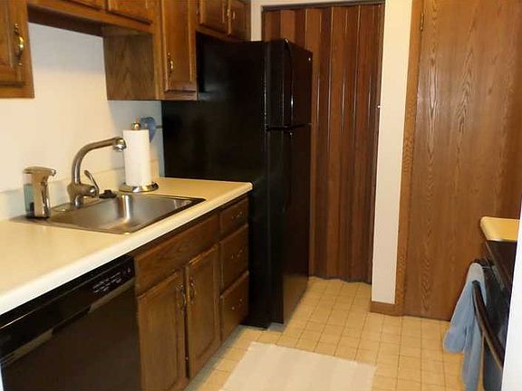 3rd image of 8 Monmouth Dr