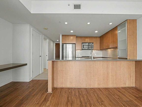 5th image of 1118 S 12th Ave SW #1407