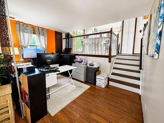 5th image of 3106 Hedgerow Ln