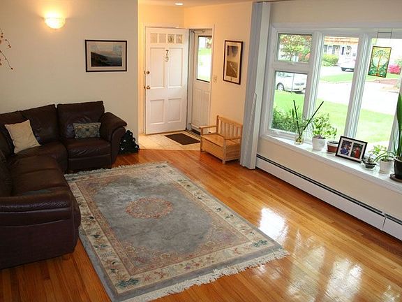 Living Room w bow window