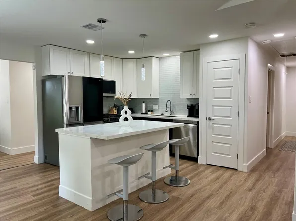 1119 Panama St, Houston, TX 77009