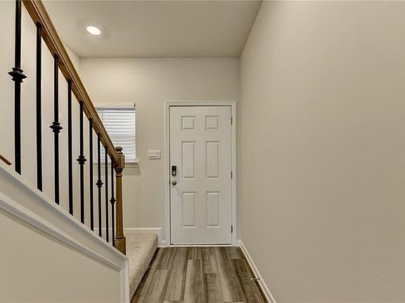 4th image of 2214 Whitworth St