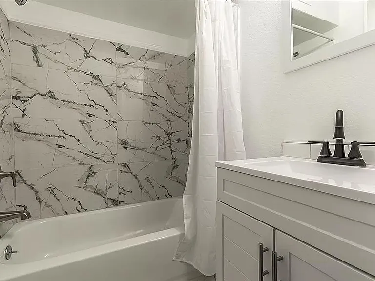 2837 Ross Ave — Photo 8