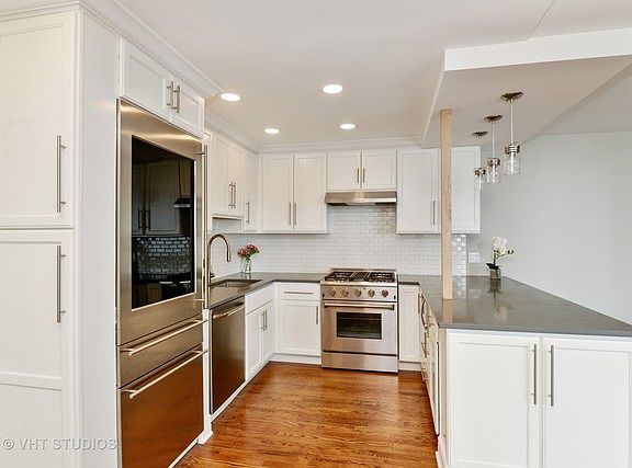 3rd image of 6150 N Kenmore Ave APT 12D