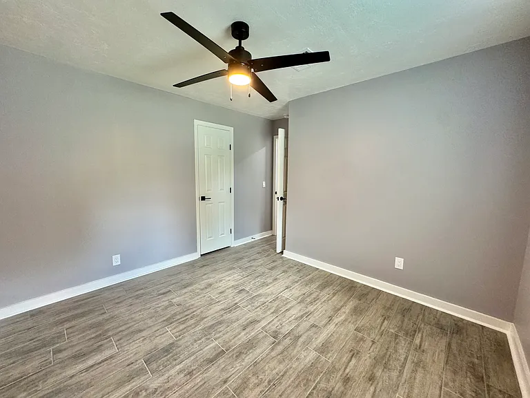 2144 Westchester Dr — Photo 22