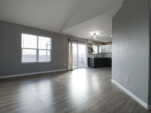 5th image of 417 Lilac Ave