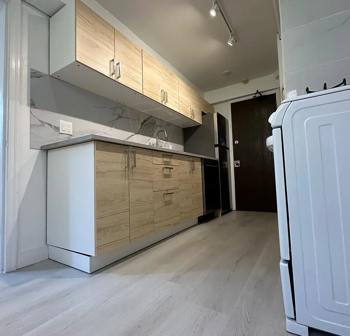 1 Bedroom Unit - Available near VGH (Vancouver) — Photo 4