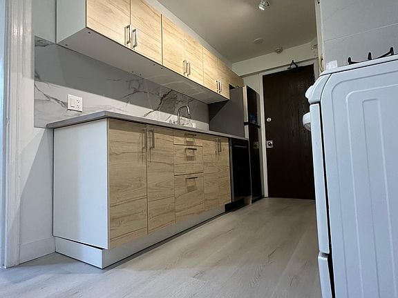 4th image of 4141 Oak St #11B