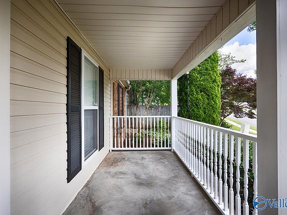5th image of 210 Hollington Dr NE