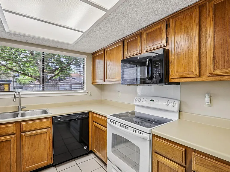 13355 Water Oak Ln #B — Photo 4