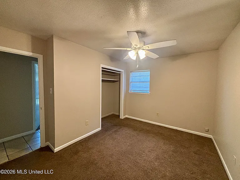 2218 Woodside Dr — Photo 7