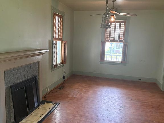 5th image of 608 W Main St