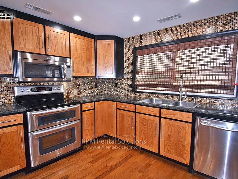 304 Jakes Ave — Photo 6