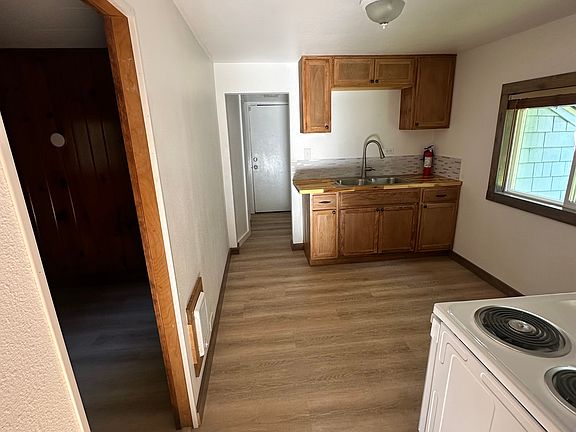 4th image of 321 1st Ave N