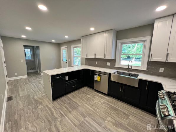 8 Woodlot Rd, East Brunswick, NJ 08816