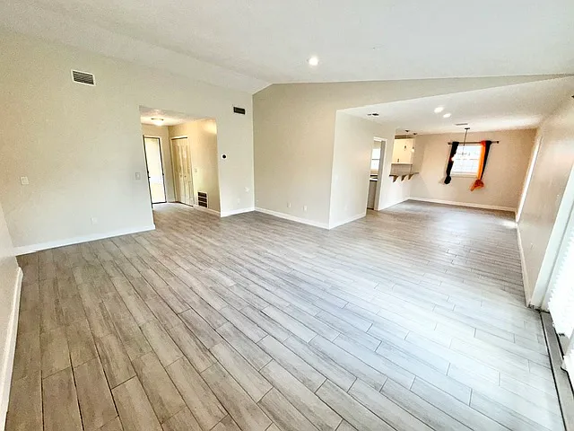 3 bed, 1399 sqft, $2,495 — Photo 3