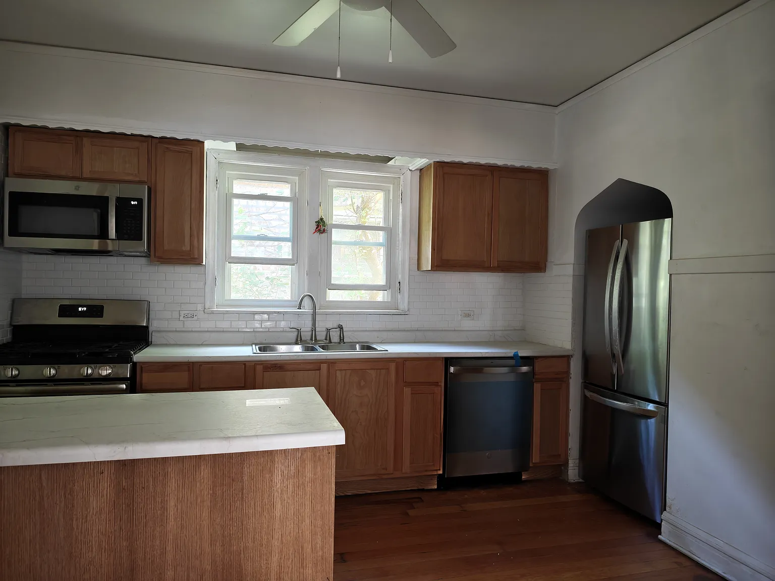 4 bed, 1860 sqft, $2,800 — Photo 2