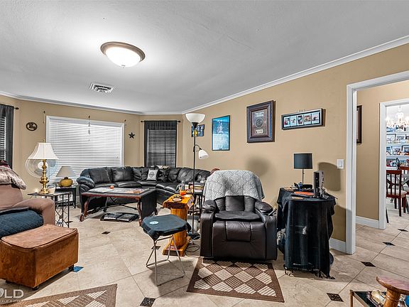 3rd image of 4445 Gilbert Dr