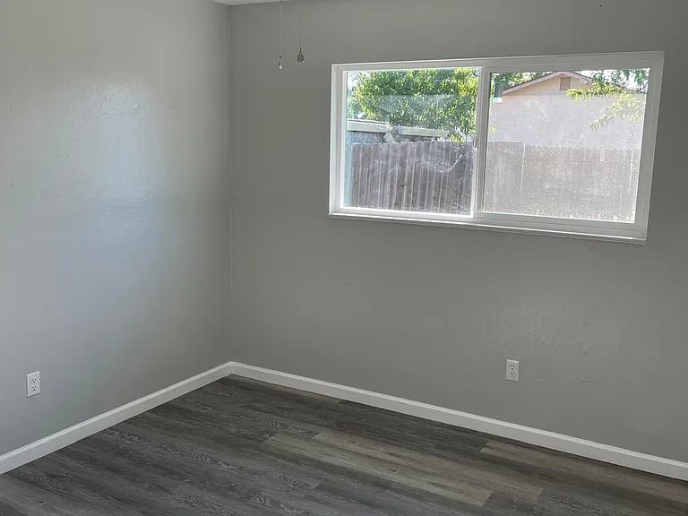 2341 Huston St — Photo 2