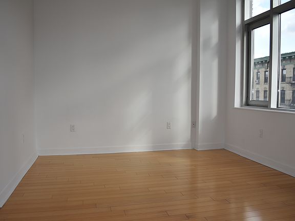 3rd image of 350 Wadsworth Ave APT 6A