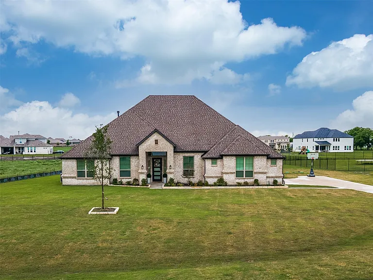 4013 Tamarack Ln — Photo 2