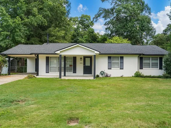 1052 Woodburn Dr, Columbus, GA 31907