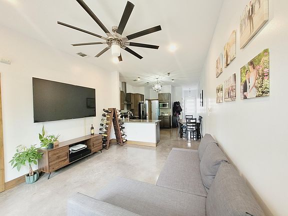4th image of 1542 N Alamo St Unit 208