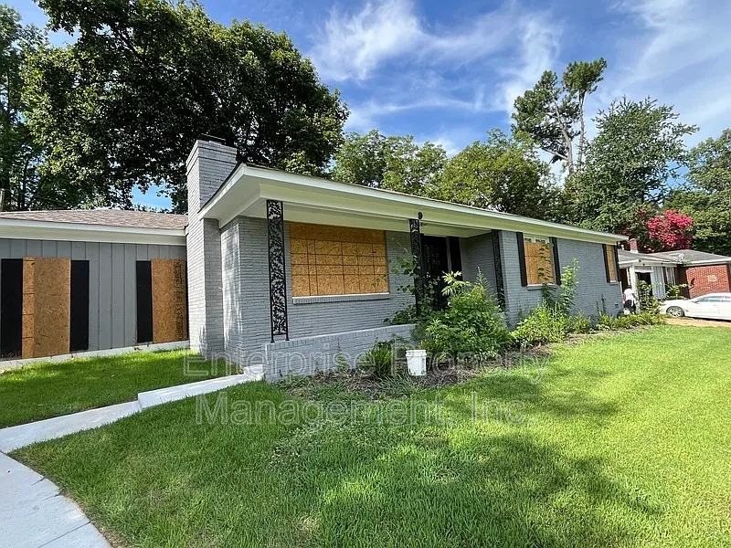 3 bed, 1.5 bath, 1400 sqft, $1,350 — Photo 2