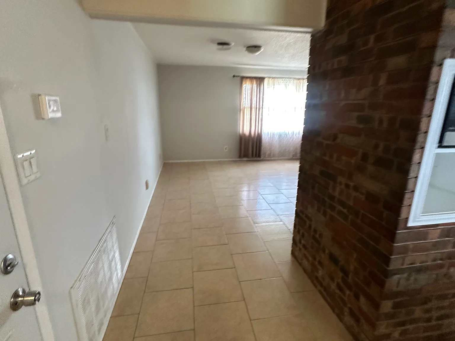 3 bed, 2.5 bath, 2680 sqft, $3,000 — Photo 2